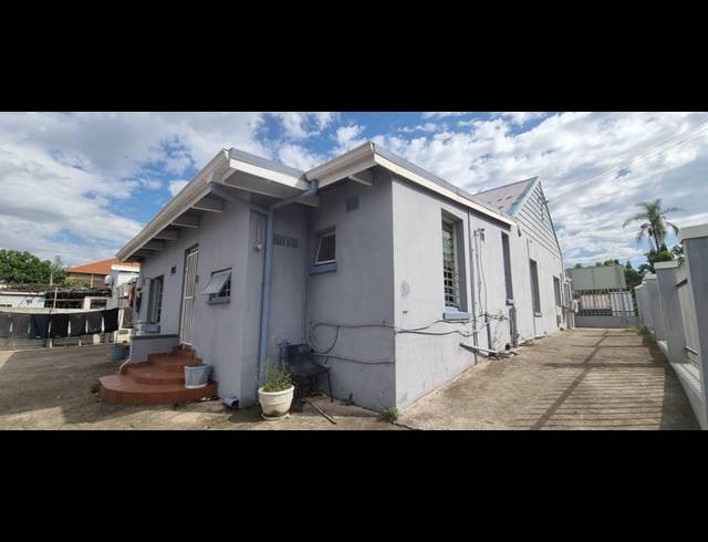 300M² OFFICE FOR SALE IN BEREA WEST